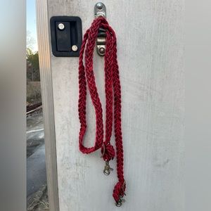 Adjustable paracord barrel reins